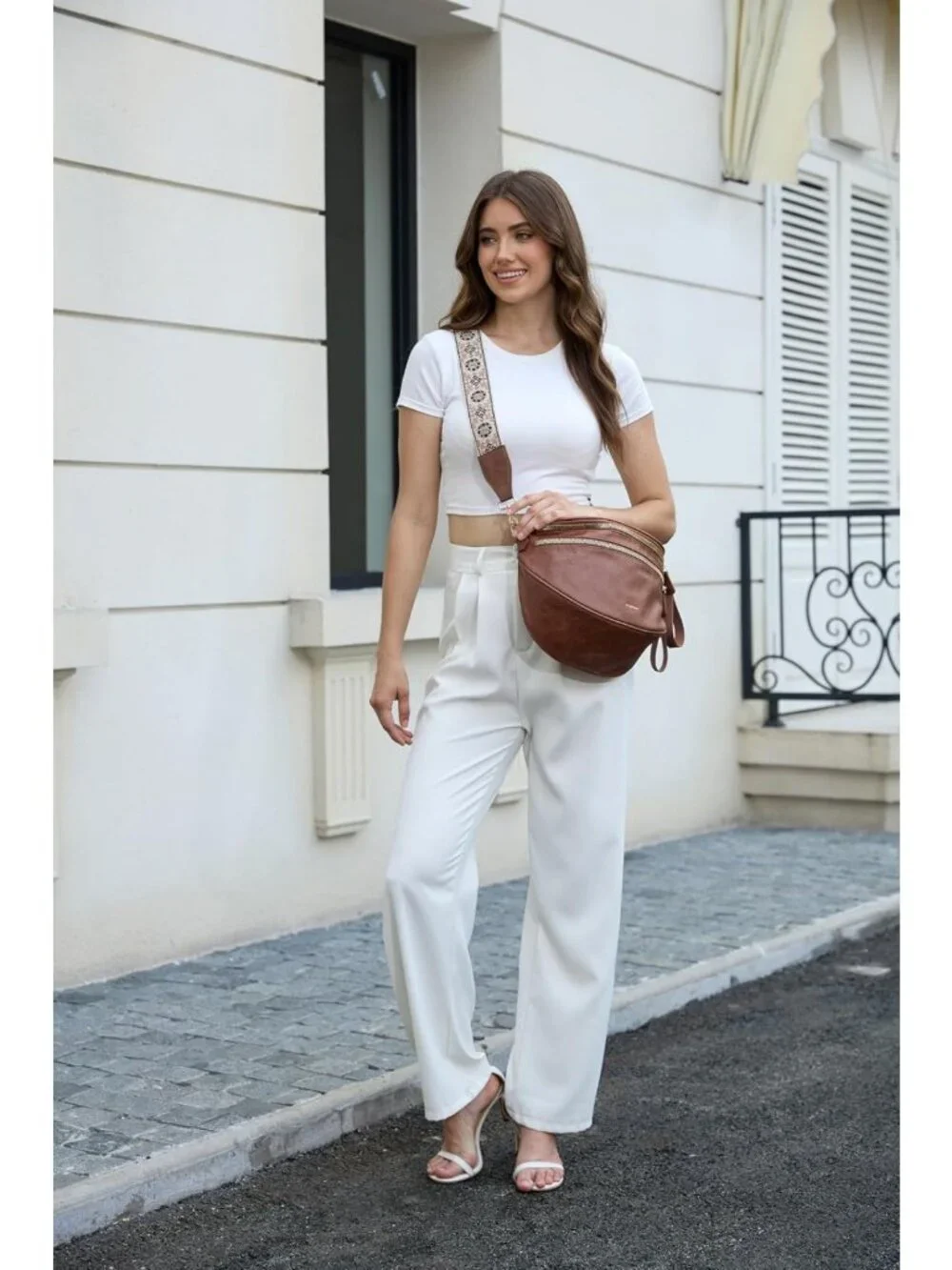 Stylish Spacious Leather Crossbody Bum Bag | Trendy Handbag & Wallet for Women